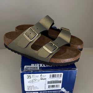 New! Women’s Birkenstock Arizona Slide Metallic Gold - Size 35